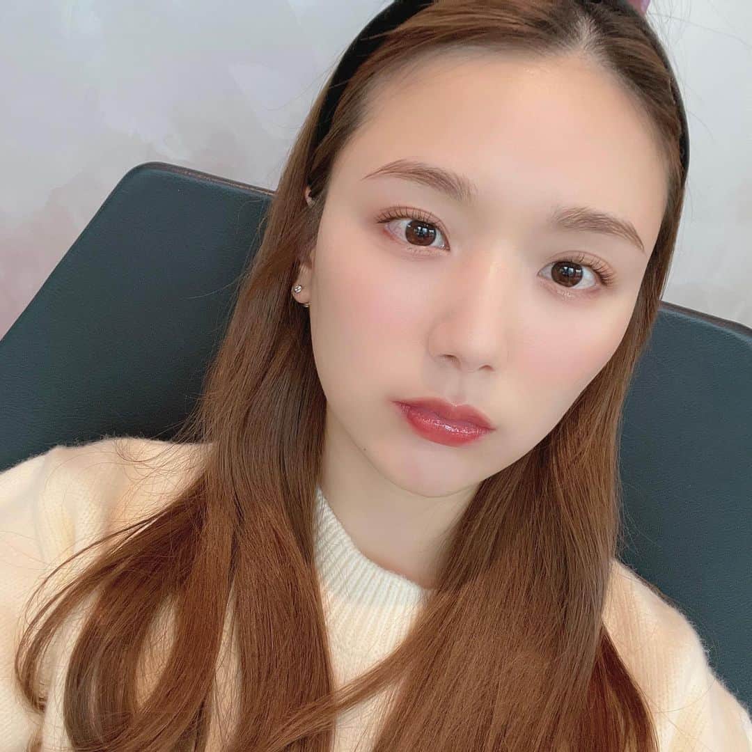 ひよんのインスタグラム：「🤳🤳  自撮り。 何枚目がいいと思う？😳💛  #ひよん」