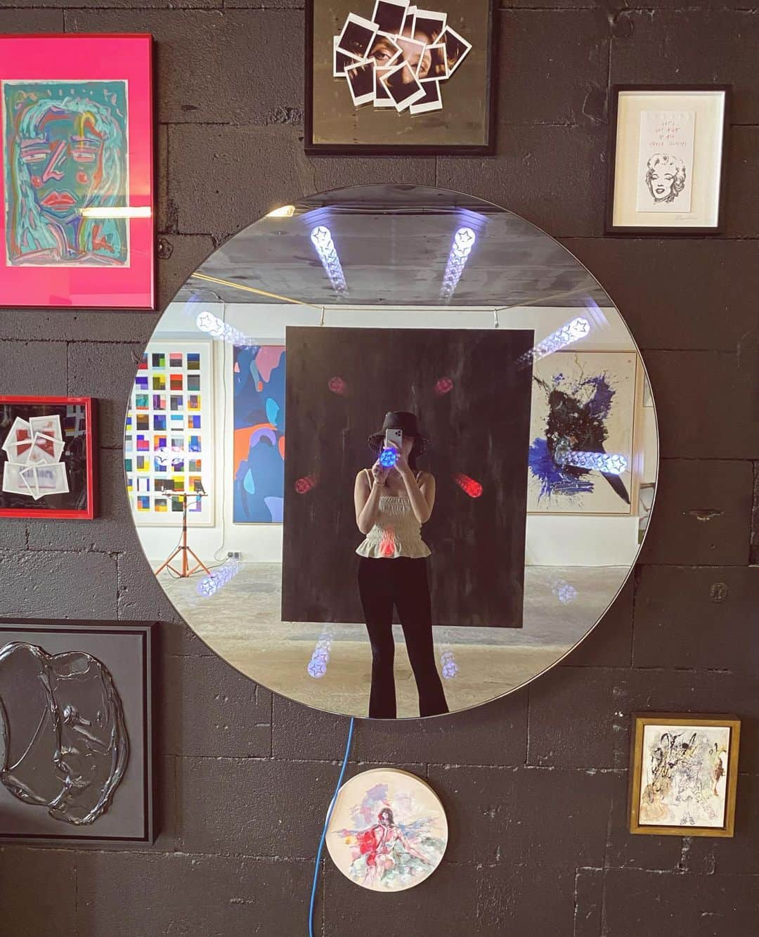 大石絵理のインスタグラム：「fall in love with art in frankfurt 📲💜」