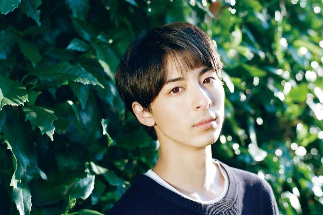 高杉真宙のインスタグラム：「こんばんは！ 皆さまお疲れ様です。 本日情報解禁となりました映画『いつか、いつも……いつまでも。」へ出演させて頂きます。俊英役です。 10月14日(金)公開です。よろしくお願いいたします！ まだ少し暑かった日々に撮った作品です。 皆さまに観て頂ける日を楽しみにしています！ おやすみなさい😴」