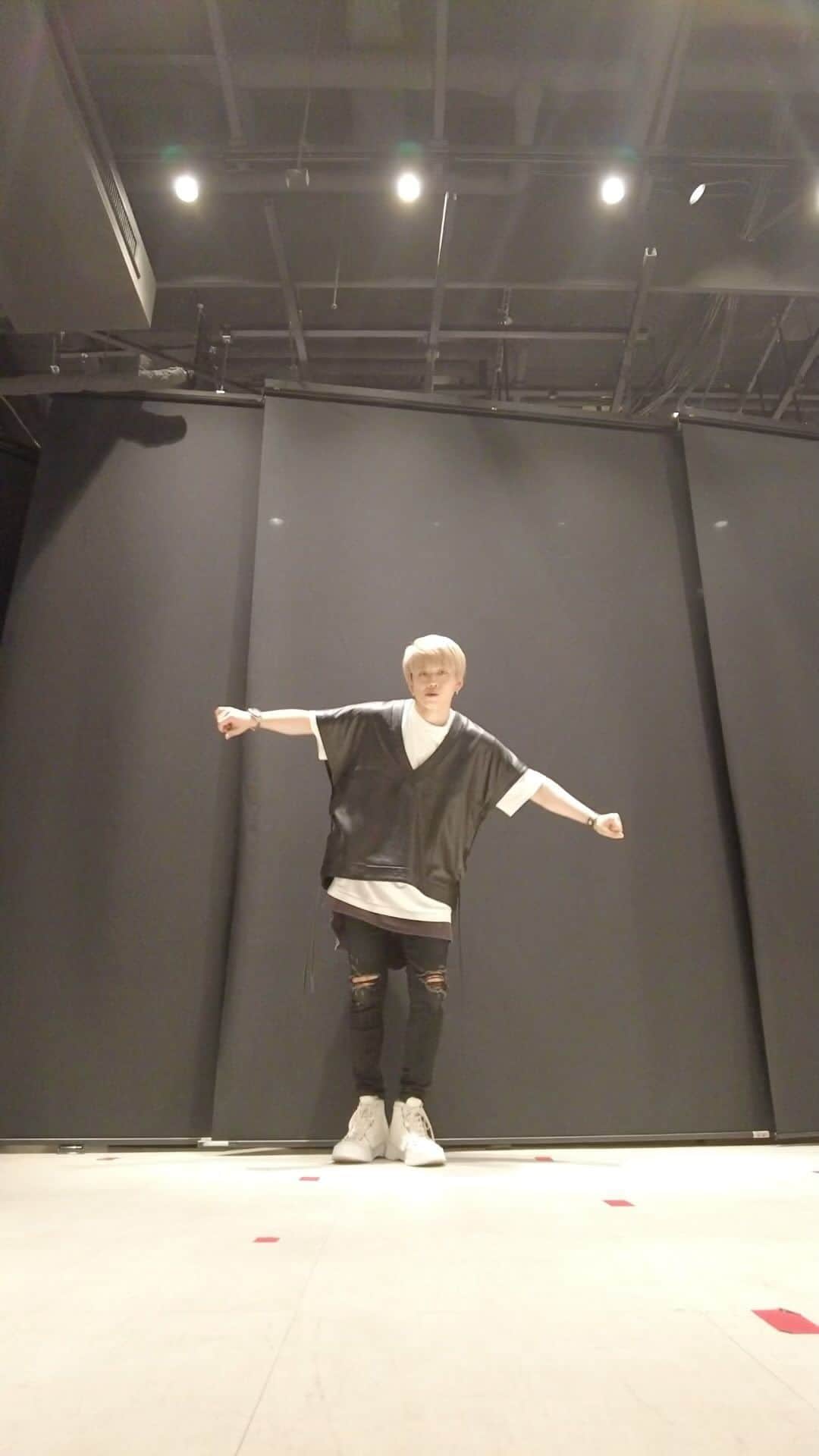 花村想太のインスタグラム：「久々のリール踊ってみた #da_ice #ゼンデイヤ #スパイダーマン #花村想太 #dance #踊ってみた」