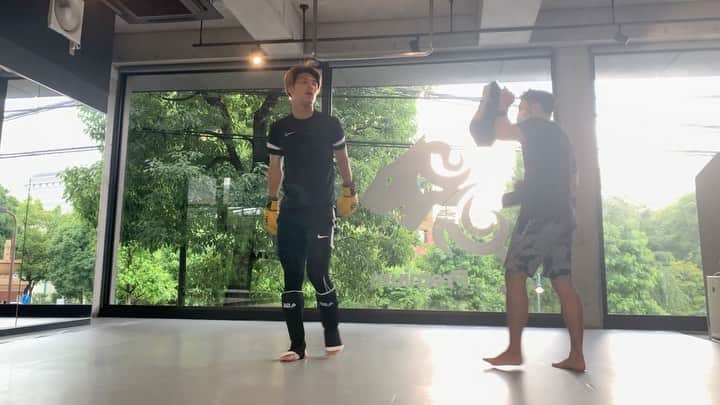 橋岡大樹のインスタグラム：「昨日のTHE MATCH2022本当に盛り上がってましたね！そして僕は初めてのキックボクシング👊 すぐ影響されてる。。だって仕方ないじゃん。カッコいいんだもん。でもやっぱりめちゃめちゃ疲れるし難しい😅  #thematch2022 #武尊選手 #那須川天心選手 #すぐに影響される #カッコいいから仕方ない #矢沢永吉  #止まらないhaha #橋岡大樹」