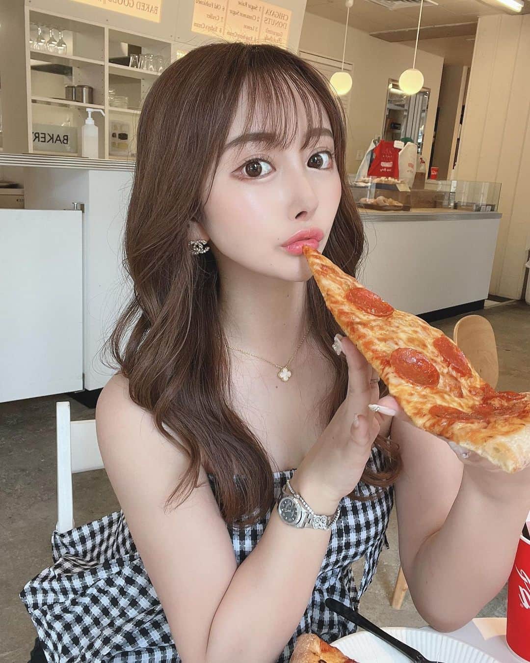 のインスタグラム：「. . #beauty 🤍🤍🤍 . @eden.tokyo.official で 鍼打ってもらってきたよ~💋 . . ゴッドハンド👋 @k.z.m528_eden 先生が オープンさせたサロン🫣❤️‍🔥❤️‍🔥❤️‍🔥 . もう毎月の楽しみなんだけど！！ . . . むくみ取れて本当にスッキリして "顔短く小さくなる"って感じ🤣🤍🤍 . 針はもう @k.z.m528_eden 先生にしか 任せられないです(*´───`*)🫶 . そのぐらい一回での効果がすごいの🐾🤍 . . . いつもありがとうございます🍑❤︎ (( @eden.tokyo.official )) . . .」