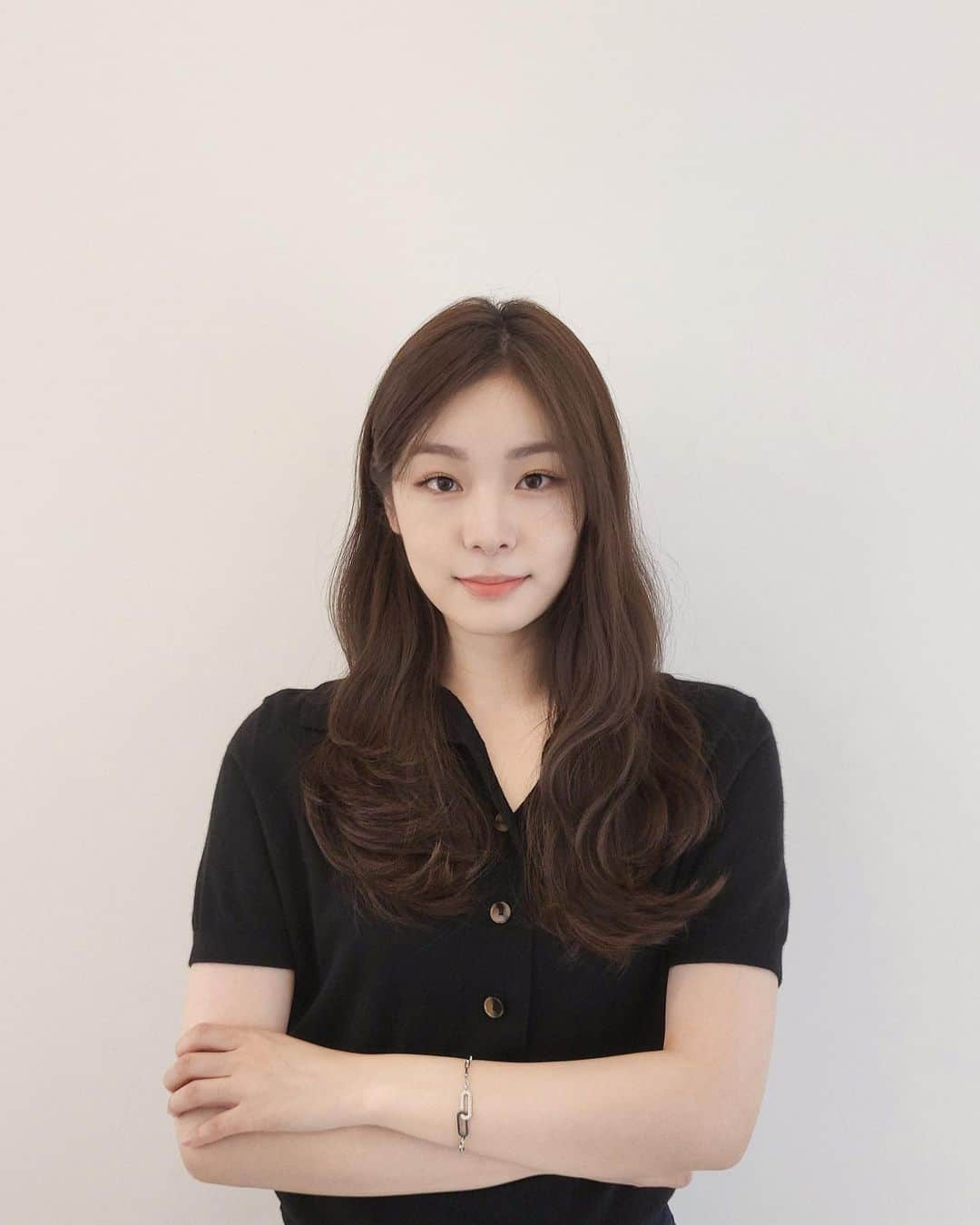 キム・ヨナのインスタグラム：「안녕하세요 유니세프 국제친선대사 김연아입니다 6월 20일은 세계 난민의 날입니다. 유니세프 팀이 되어 전 세계 어린이들이 다시 한 번 희망을 찾을 수 있도록 힘을 더해주세요 저도 유니세프 팀이 되어 어린이들과 함께하겠습니다 @unicef_kr  #유니세프 #유니세프팀 #유니세프팀팔찌 #UNICEF #ForEveryChild」