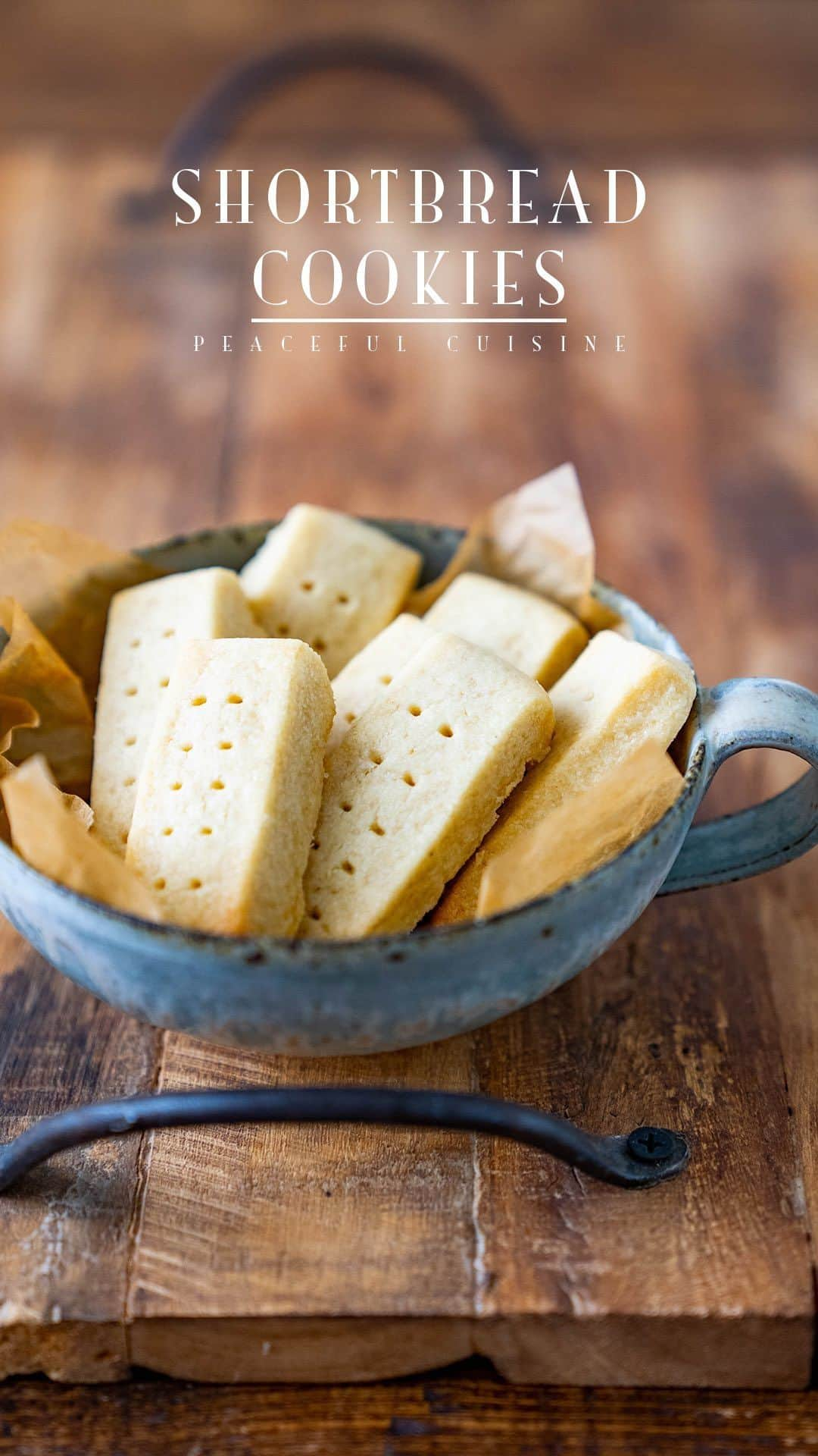 高嶋綾也のインスタグラム：「Only 3 ingredients💪🏻🔥 Super easy Shortbread cookies (vegan) recipe😋 Full video is up on PEACEFUL CUISINE YouTube channel🙋 Have a great day everyone🙋‍♂️  https://youtu.be/noSJH0IrckU」