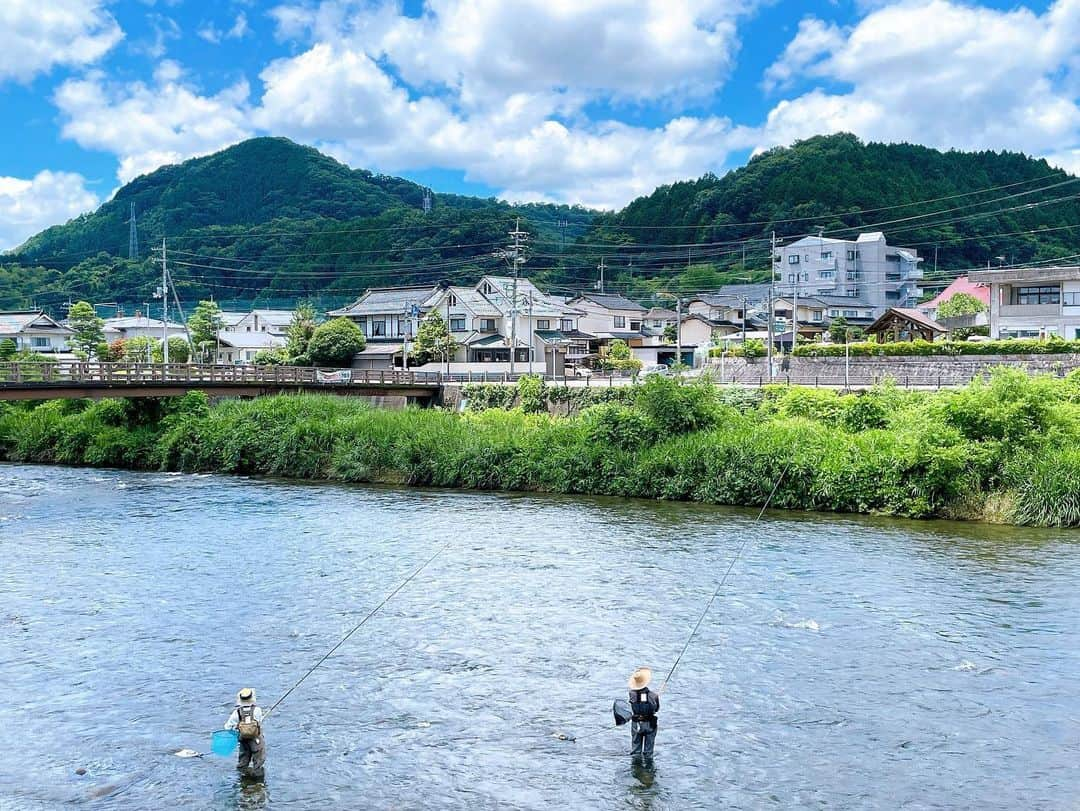 西野七瀬のインスタグラム：「「恋は光」 公開中です！  去年の夏に 岡山県で撮影してました。どのシーンもロケーションが最高です☀️🐟 一風変わった文化系哲学恋愛映画となります。みんな色々と考えてます。 ぜひ観ていただきたい。 そしてパンフレットかわいい✨  #恋は光」