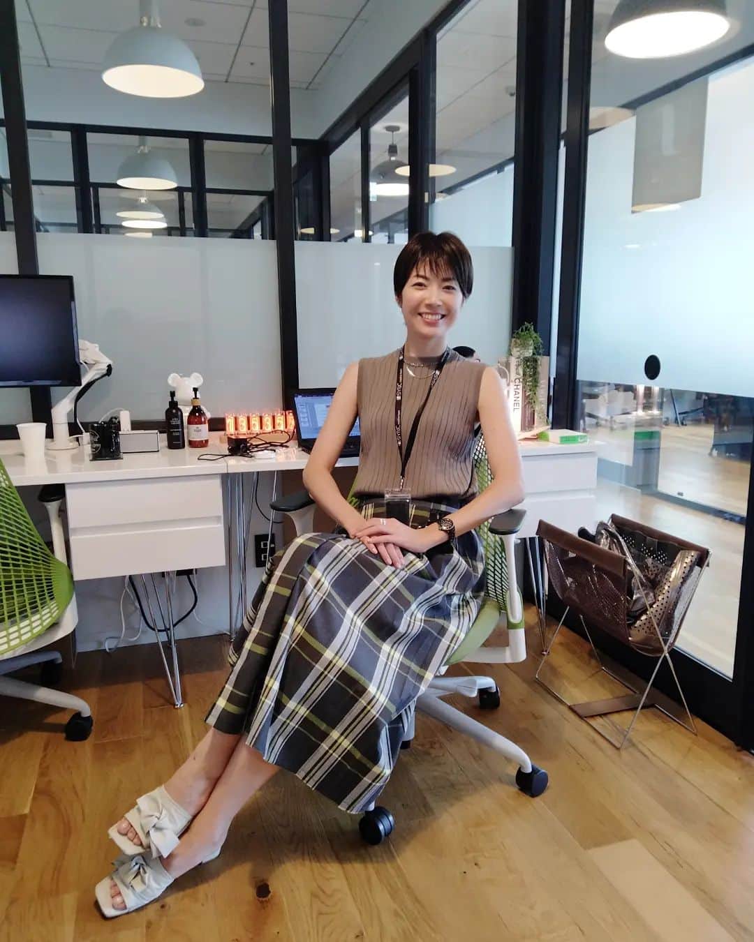 のインスタグラム：「今週も始まりましたぁー📣🎶 出張に向けた資料作りも大詰め… 揚げナスのお蕎麦でパワーチャージ❗✨ 今週も頑張ろう〜💪💪💪  #ginza」