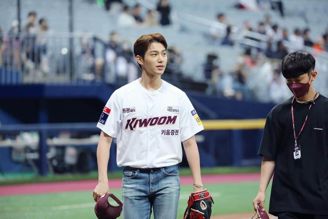 ジェヨンのインスタグラム：「#키움히어로즈 💪⚾️」