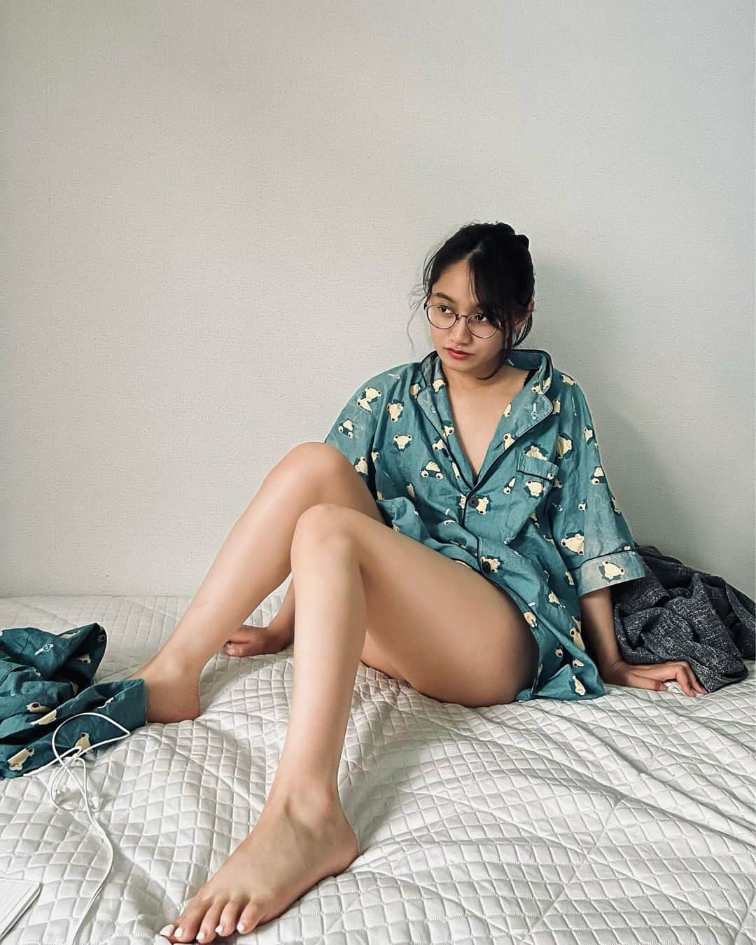 武田あやなのインスタグラム：「休日🌱🌱 . . . . . . . . . . . .  #パジャマ女子 #えちえちのえち  #むちむち女子 #エロカワ  #生脚 #ぺちゃ #休日 #めがね女子」