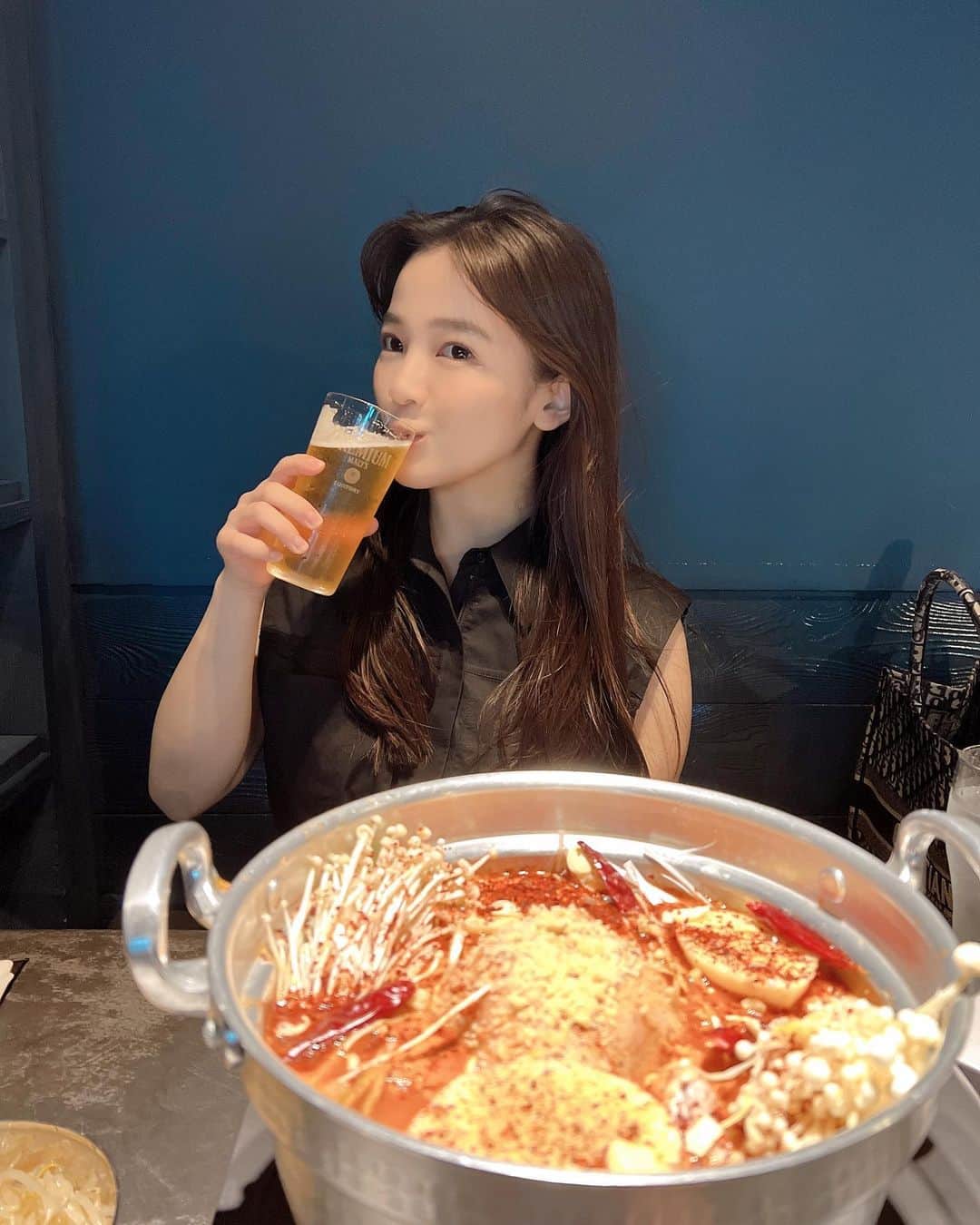 のインスタグラム：「. . @seiryuki_official の新メニュー #辛タッカンマリ 食べてきました🔥🌶🫑❤️‍🔥  昨日イベント終わりに ヘアメイクのみなみちゃんと🙏🏻  1〜3辛まで選べたんだけど、 激辛大好きだから3辛にした!!! めちゃくちゃ本気で辛くて 美味しすぎました❤️❤️❤️  ひーひー言いながら食べたよ!!! 辛いタッカンマリって他で無いから めちゃくちゃおすすめっっ 辛党の人は是非❤️‍🔥❤️‍🔥❤️‍🔥  . . #青龍樹 #タッカンマリ #韓国料理 #辛党」