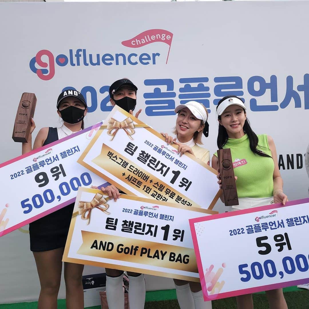 リュ・ジヘのインスタグラム：「제가 하...전 날 이사하고 집 바뀌니까 잠도 못자구요...잠 못자니까 배에 가스도 차고 내 제네시스도 아빠한테 보내고 다른차 빌려서 운전하고 더워죽겠는데 날씬해보이려고 블랙 입고 갔다가요 쓰러질 거 같아서 후반에 나시로 갈아입고🏌🏾‍♀️  전반 22위ㅠㅠ후반에 9위까지 올라왔어요 우리팀 다같이 으쌰으쌰 해줘서 감사했어요 이 더운 날..우리팀에 5위 9위도 있고 팀화합이 좋았나봐요! 500점으로 1등한 게 진짜진짜 좋았어요👍72명 이쁜사람들도 한자리에서 다 보고 스탭분들 관계자분들 모두 더운 날 수고하셨어요   그리고 참가하게 도와주신 분들께 정말 진심으로 감사를 표합니다!  마지막 동영상이 킬포🤣  #골플루언서챌린지 #성문안cc#강원도원주 #새로생긴골프장 #골프 #골플루언서」