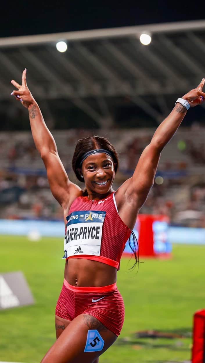 シェリー＝アン・フレーザー＝プライスのインスタグラム：「10.67🚀  It’s crazy to think that in my 20s I dreamt about running 10.6  And here I am opening my season running a consistent 10.6 all because I chose to trust the journey and believe in myself.   True growth is rooted in finding your own power and having pure intentions. That’s where you begin to bloom.   It’s time to flourish and expand.   #somethinggoodiscoming #mommyrocket」