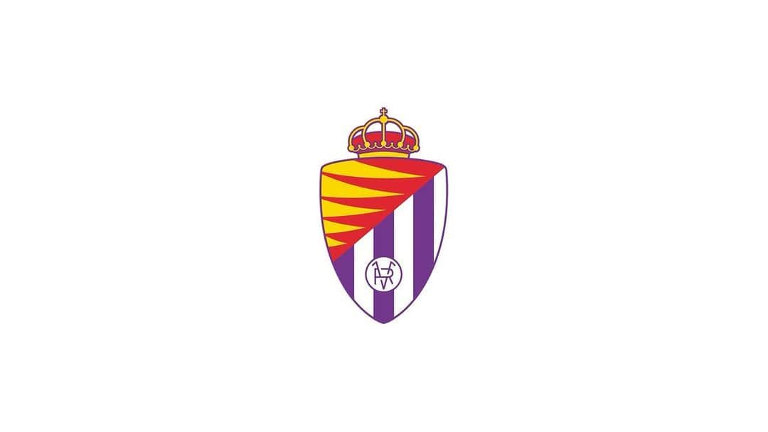 ロナウドのインスタグラム：「Hoy el Real Valladolid comienza a escribir un nuevo capítulo en su historia. Un nuevo escudo que representa los valores del Club desde sus orígenes. Un trabajo de casi 3 años en los que hemos medido cada detalle para mantener más viva que nunca la llama blanquivioleta. #VolverAlOrigen」