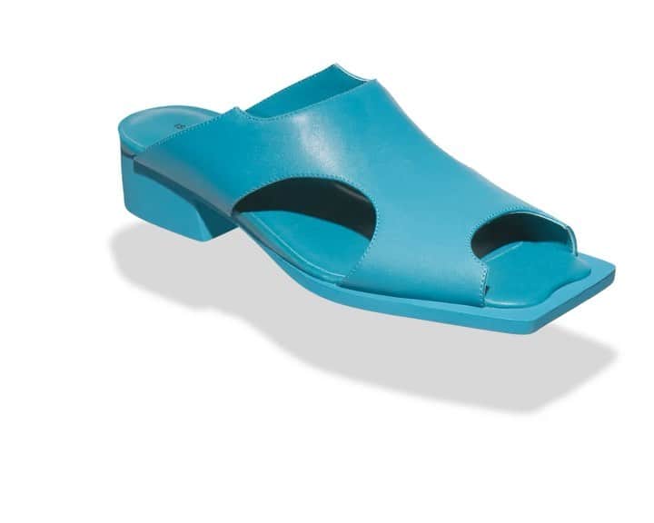 のインスタグラム：「/// Issey Miyake x UN ~ Bold Minimal in Fin Sandal Turquoise Green /// . . . .  #unitednude #SS22 #allinthedetail #creativecollabs #functionalfuture #functionalfuture #creativecollabs #digitalfuture」