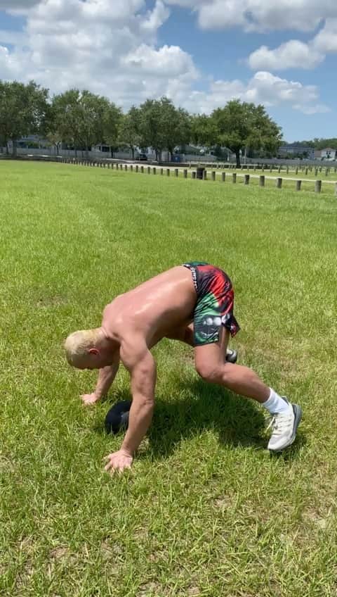デイビーボーイ・スミス・ジュニアのインスタグラム：「It’s all in the hips folks 😉 When throwing a duplex most important part is the hips, and loose back and arch. Pop those hips in and explode! 😜💣💥 Hindu push ups or “Lion Push ups” are great for this too. Lions are the King of the Jungle after all, and I happen to be a LEO after all 😉🦁☀️🦁👍 @m_g_wrestling」