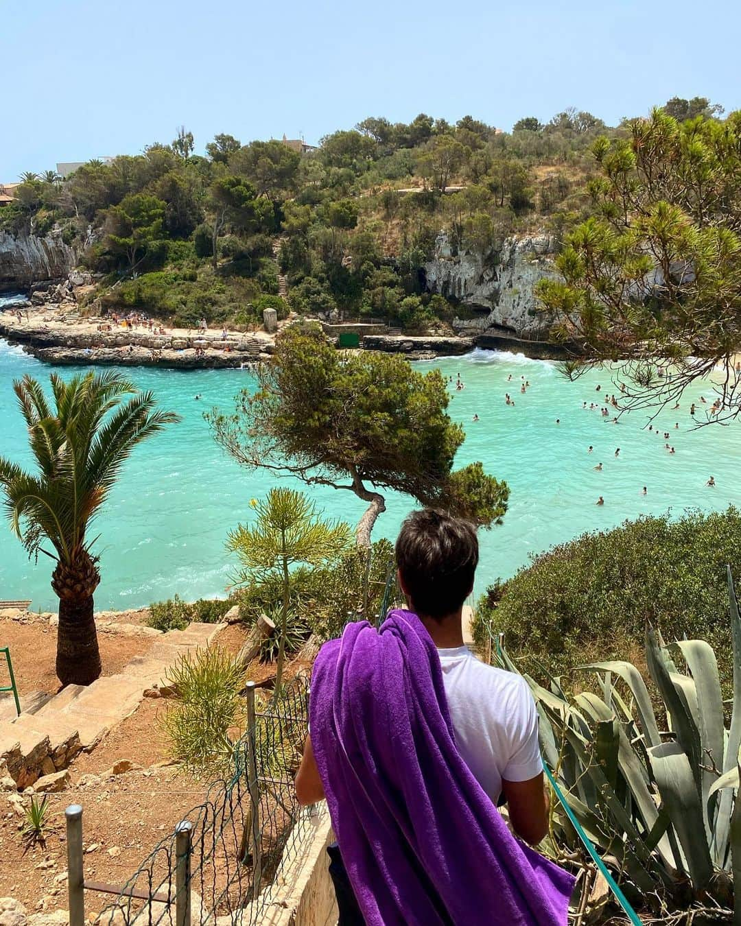 ニコロズ・バシラシビリのインスタグラム：「Beach day break 🤌🏽🧖🏽」