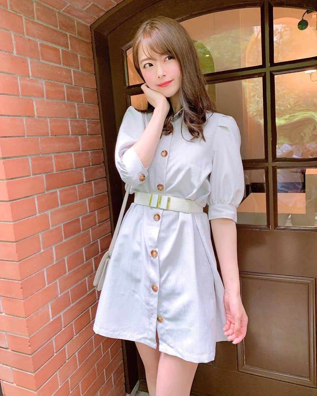 のインスタグラム：「土日サーキットにお越しの皆様ありがとうございました&リモート観戦、応援してくれた皆様も有難う❗️  今回も私は広場担当でコスチューム姿お披露目できず残念という声も頂きましたが、現地でファンの皆様に直接会えてお話できたりするのが凄く嬉しかったよー😊😊 数年ぶりに会えた方もちらほら！！元気な姿見れて安心☺️☺️ 差し入れもありがとうございました😊夏場は食べ物系は痛む心配があるのでその辺だけご配慮願います🙇‍♀️💦 差し入れで頂いた日焼け止め塗りまくって二日間乗り越えた！本当にありがとう😊😊  撮影会も来月は開催できるようにしたいと思っています！お申込みお待ちしてますー(｀・ω・´)詳細はまた近々🥰🥰🥰  このお洋服意外と好評でした！ そろそろまた服見に行かないとなぁ、😄  #レースクイーン　#被写体 #ラウンドガール　#モデル　 #撮影会　#撮影会モデル」