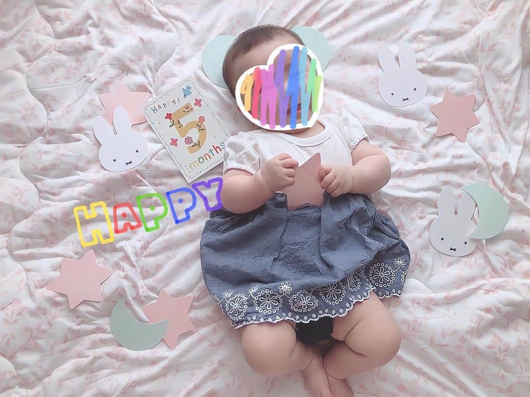 のえるさんのインスタグラム写真 - (のえるInstagram)「. 2022.06.21🎂 . 5month🧸🤍 . . .#赤ちゃんのいる生活 #5ヶ月 #5ヶ月ベビー #くまみみ #マンスリーフォト #生後5ヶ月 #女の子ベビー #おんなのこママ #ミッフィー #むちむちベビー #可愛い女の子 #マンスリーカード #西松屋 #ダイソー」6月21日 17時49分 - noepi0826