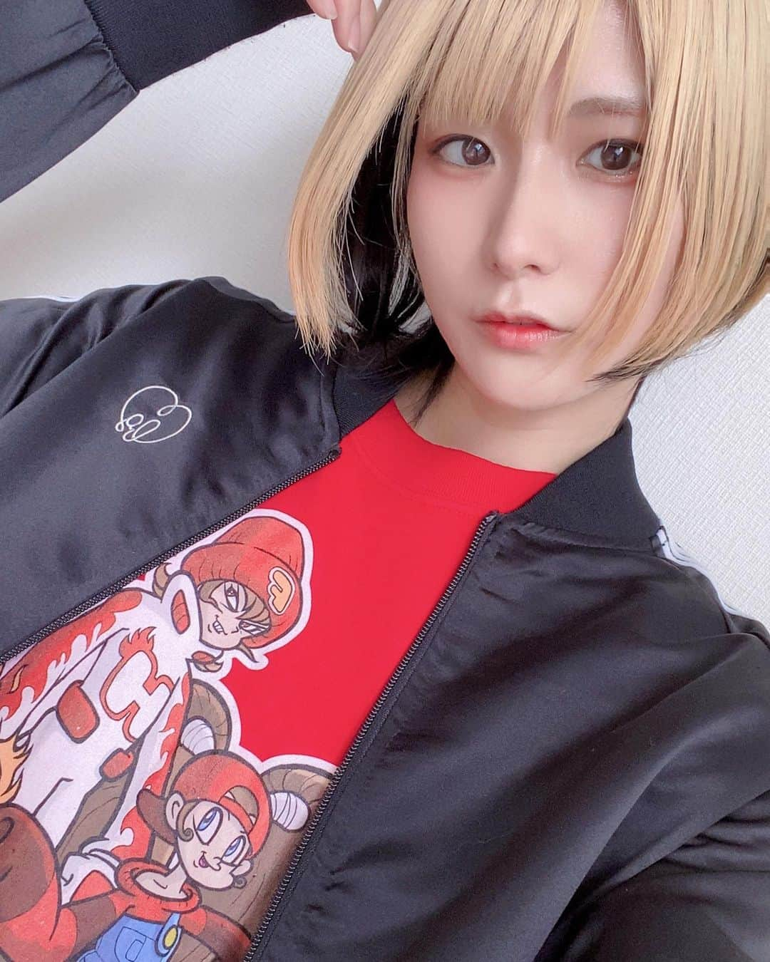 来栖うさこさんのインスタグラム写真 - (来栖うさこInstagram)「金黒💛🖤  ・‥…━━ﾟ+.━★・‥…━━.+ﾟ #来栖うさこ  #愛媛県産グラドル #グラドル #グラビア #ショートカット女子 #model #cosplayer #バストアムーブ #金髪ショート  #ウルフカット」6月21日 10時59分 - kurusu_usako