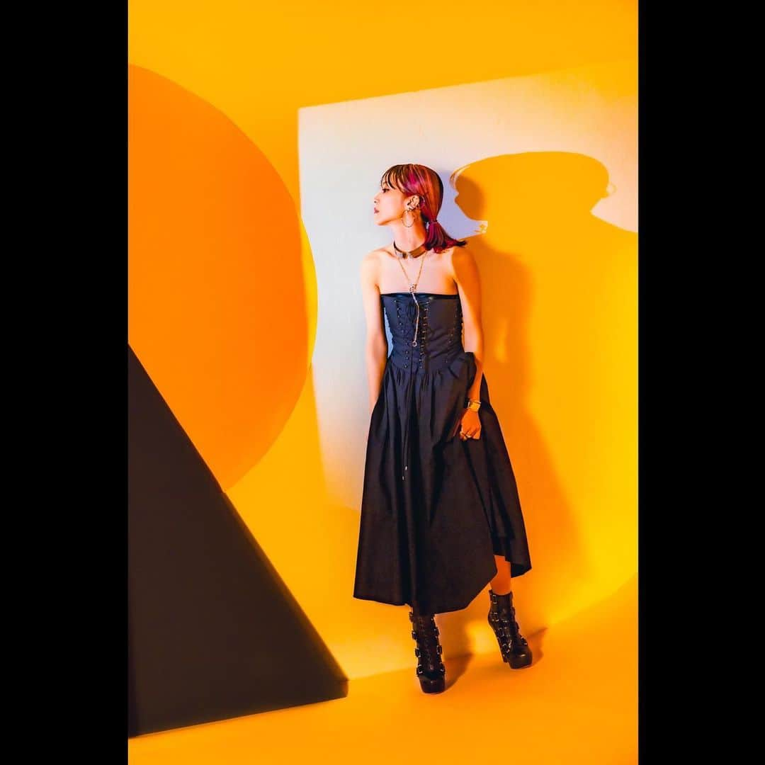 LiSAさんのインスタグラム写真 - (LiSAInstagram)「2022.06.21(火) #NANDER🪐  #新しいプロフィール画像 【HP】lxixsxa.com/sp/」6月21日 11時52分 - xlisa_olivex