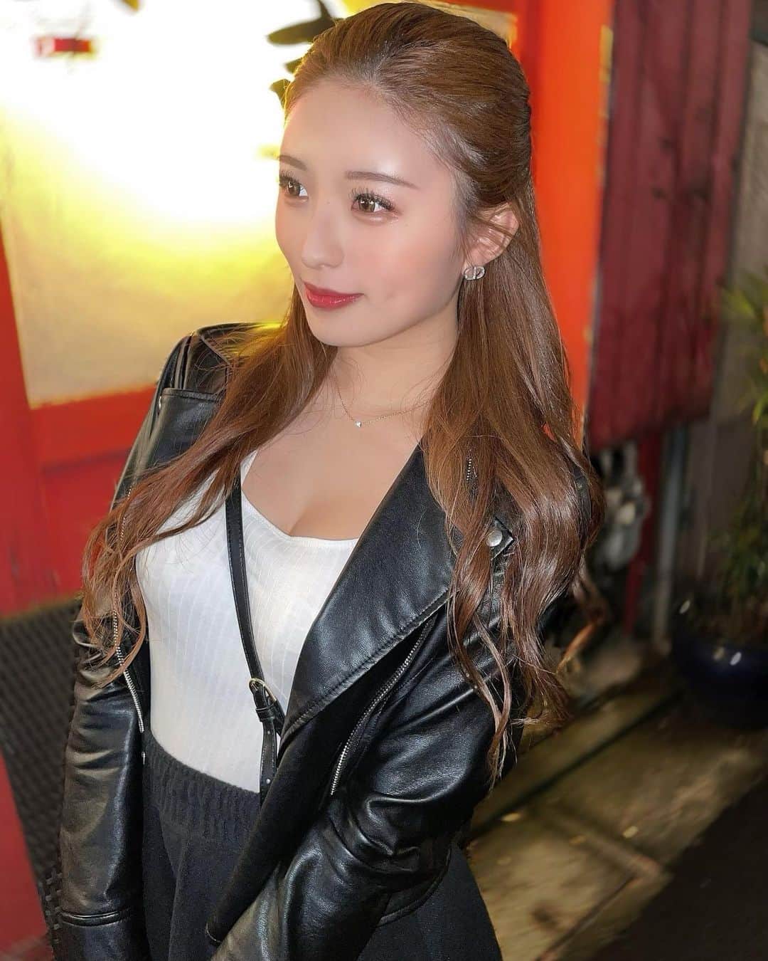 MIYABIのインスタグラム：「東京中央美容外科渋谷東口院　@tcb.shibuyahigashi さんにツルツルにして頂きたくヒアルロン酸の相談へ💎  オデコの悩みを親身に聞いてくださり、説明も丁寧にしてくださいました🥺✨  ヒアルロン酸注射は💉痛そうとか怖いとかの印象だったけど、麻酔もして頂き痛みも軽減でした😇  完璧な施術で大満足です😍  倉島先生　@tcb_kurashima ありがとう御座いました🙏  #ヒアルロン酸  #東京中央美容外科  #tcb  #美容クリニック  #pr」