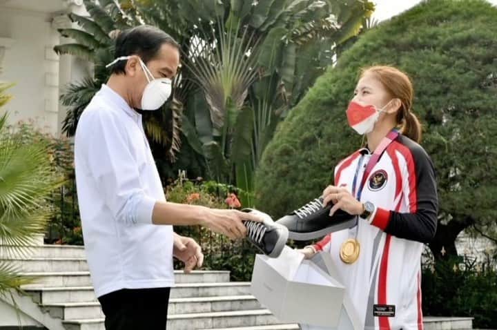 のインスタグラム：「Selamat Ulang Tahun ke-61, Bapak Presiden @jokowi 🇮🇩  Semoga Pak Jokowi senantiasa diberikan kebahagiaan, kesehatan, kekuatan, dan kebijaksanaan. Terutama dalam menjalankan tugas memimpin Negara Kesatuan Republik Indonesia.  Terima kasih atas pengabdiannya untuk bangsa dan negara, juga untuk dukungan Bapak terhadap olahraga Indonesia.」