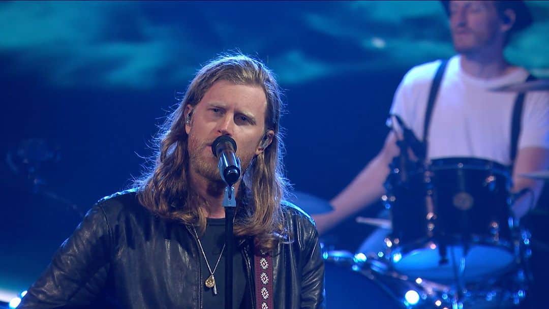 The Lumineersのインスタグラム：「Our friends @thelumineers treat us to a performance of “A.M. Radio” from their latest album #BRIGHTSIDE」