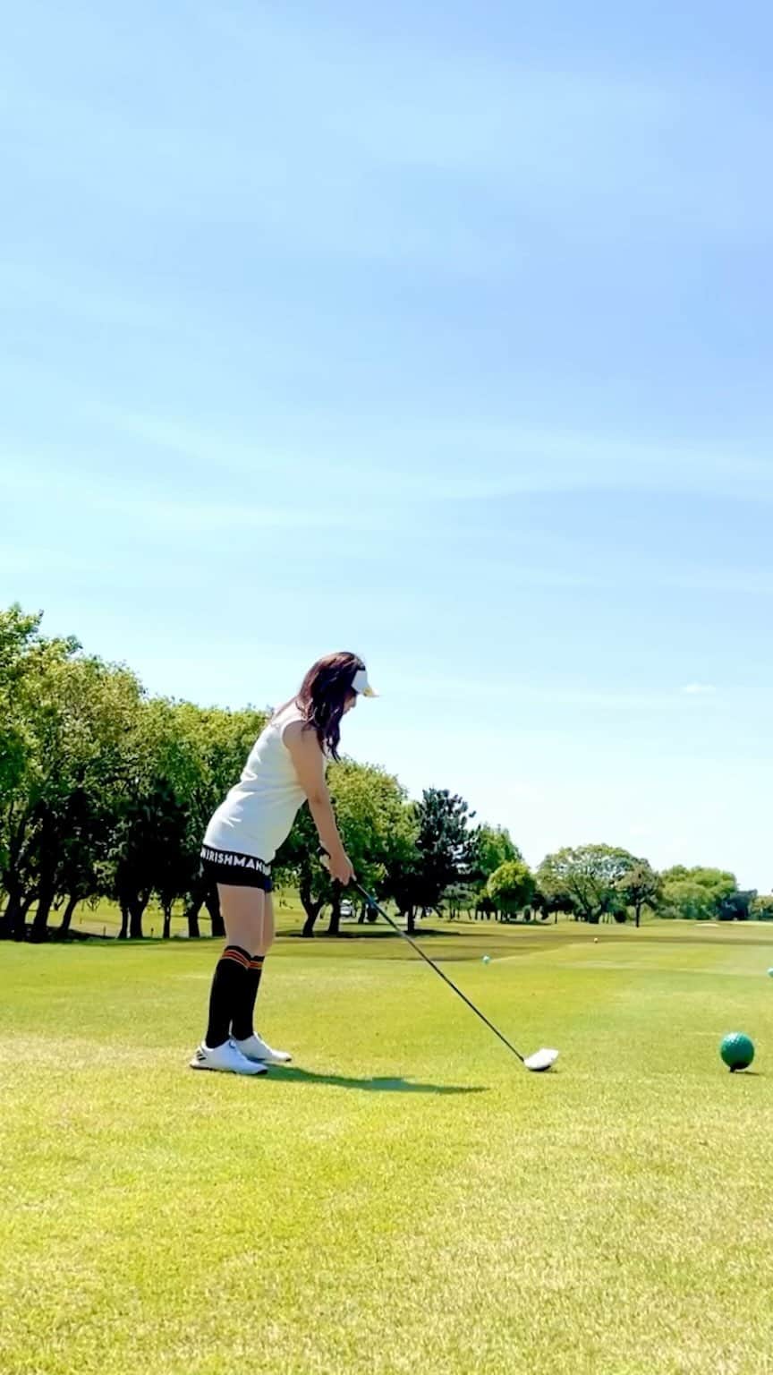 mikaのインスタグラム：「♥︎︎∗︎*ﾟ 今日イチショット🏌️‍♀️💫 ． きもちいーやつ♡ ． ． 早く足直して思いっきり振りたいな😚 ． ．  #ドライバー #ドライバーショット #ゴルフ #golf#ゴルフ女子 #golfgirl #골프여자 #女子ゴルフ #golstagram # #golflove #ゴルフ好き #ぶんぶんまる #ゴルフ最高 #ゴルフ上手くなりたい #みかゴルフ #mikagolf #golfgirl #골프여자 #ゴルフウエア #ゴルフコーデ #インスタゴルフ女子 #ゴルフ男子 #ゴルフ好きな人と繋がりたい #ゴルフ女子と繋がりたい」