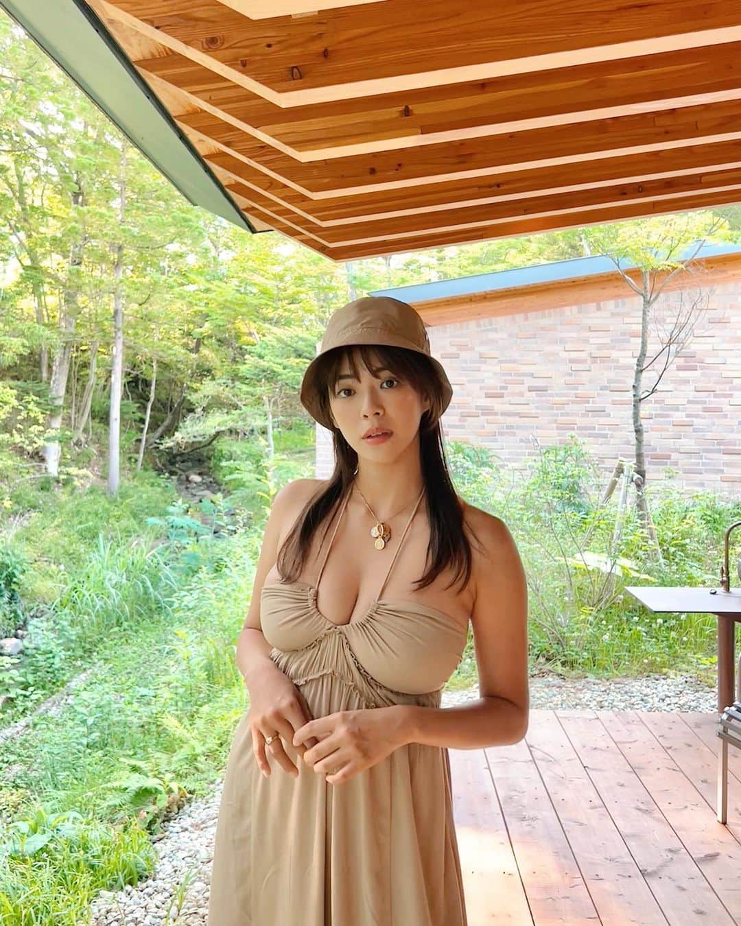 わちみなみさんのインスタグラム写真 - (わちみなみInstagram)「🌿  水の音が聴けてうれしい🌿  #自然に癒される #田舎好き  #旅行コーデ #アウトドアスタイル #campingweekend  #weekendfashion #dailyoutfit #outfitgram」6月21日 14時44分 - wacchime