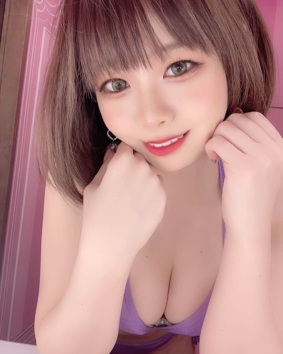 えれなさんのインスタグラム写真 - (えれなInstagram)「バーレスク大阪５周年２日目💗 バーレスク東京さんとのコラボは 今日までです、、🥺❤️‍🔥❤️‍🔥！  #バーレスク大阪#バーレスク大阪えれな  #バーレスク#バーレスク東京 #北新地#大阪観光  #ショートカット  #ショートヘア#ショートヘアー女子  #童顔女子#ロリ#キャバ嬢 #アイドル#ショークラブ #ロリ巨乳#ショーパブ #グラビア撮影 #ロリ顔 #大阪#梅田#ショートヘアー  #グラドル自撮り部 #童顔巨乳 #エンタメ活動を止めない  #burlesque#burlesqueosaka #burlesquetokyo#gravureidol  #gravure#japanesegirl」6月21日 14時56分 - erena_burlesqueosaka