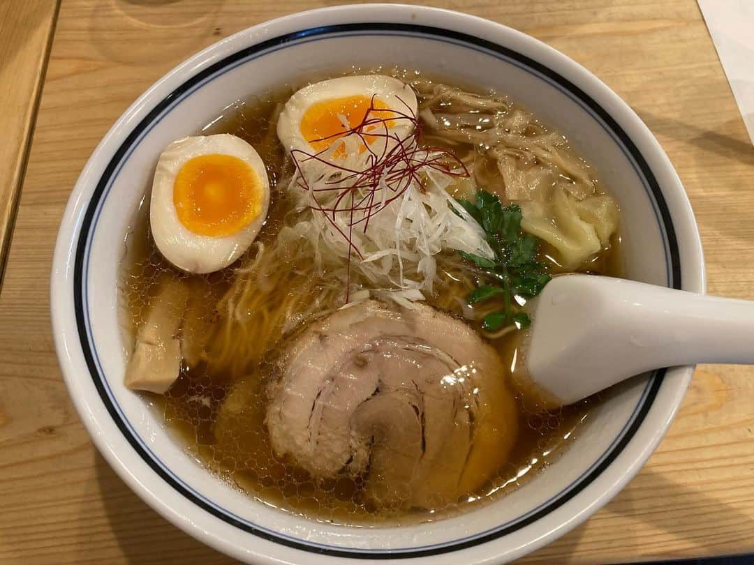 和田政宗のインスタグラム：「今日の昼ごはんは、 久しぶりに西新橋の 「利尻昆布ラーメンくろおび」  近くまで行ったので、寄れました😊  無添加無化学調味料で、全て国産素材。  とても美味✨」