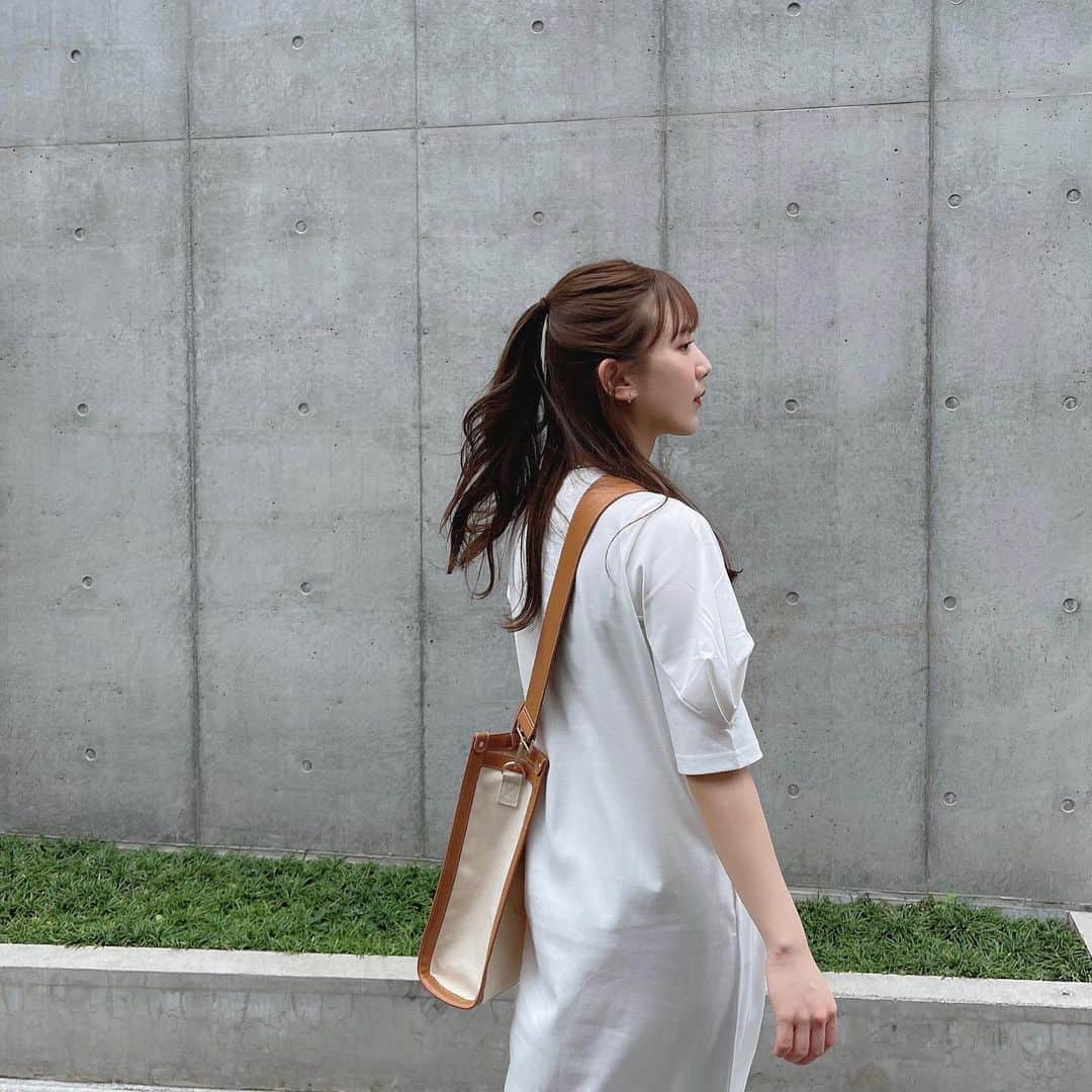 ひよんのインスタグラム：「👗💓  楽ちんワンピースは手放せない🥺💕 @9unq.official のものだよ☺️ 袖がかわいいの❤️ 6/25発売だよーう😆！  トートはもう少しまっててね😍😍  #ひよん #ひよん服 #ワンピース #9unq #クアンク」