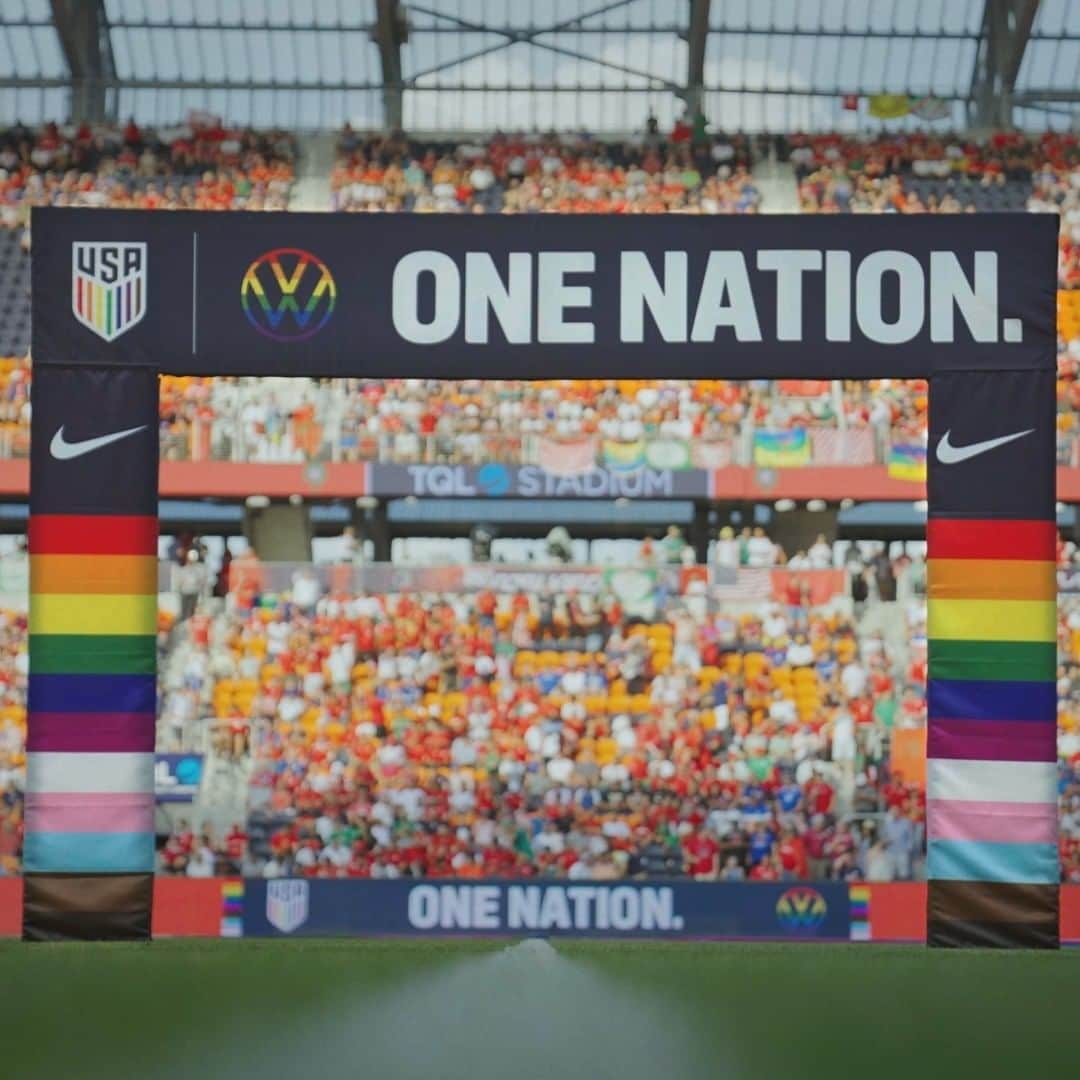 Volkswagen USAのインスタグラム：「We proudly stand with the LGBTQ+ community, not just during #PrideMonth, but every day. That's why we and @thewalkerzim are supporting @youcanplayteam in their effort to create a safe and inclusive environment where all athletes can participate in their passions. 🌈⚽ #ycp10 #youcanplay」