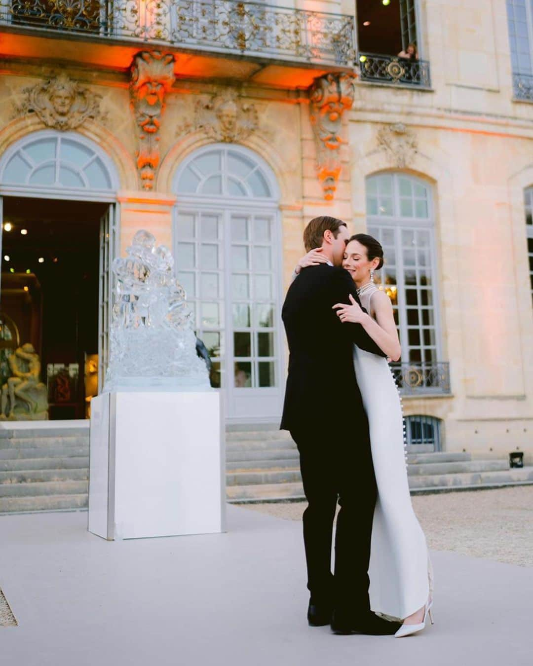 アリッサンドラ・アロノウさんのインスタグラム写真 - (アリッサンドラ・アロノウInstagram)「6•11•22 👰🏻‍♀️🤵🏼‍♂️. Best day marrying my best friend! Thank you @audreyparisphoto for capturing these moments and @alejandrapoupelevents for creating this dream!」6月22日 3時07分 - alissandra.aronow