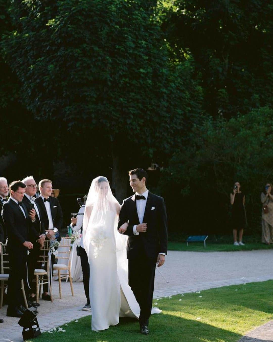 アリッサンドラ・アロノウさんのインスタグラム写真 - (アリッサンドラ・アロノウInstagram)「6•11•22 👰🏻‍♀️🤵🏼‍♂️. Best day marrying my best friend! Thank you @audreyparisphoto for capturing these moments and @alejandrapoupelevents for creating this dream!」6月22日 3時07分 - alissandra.aronow