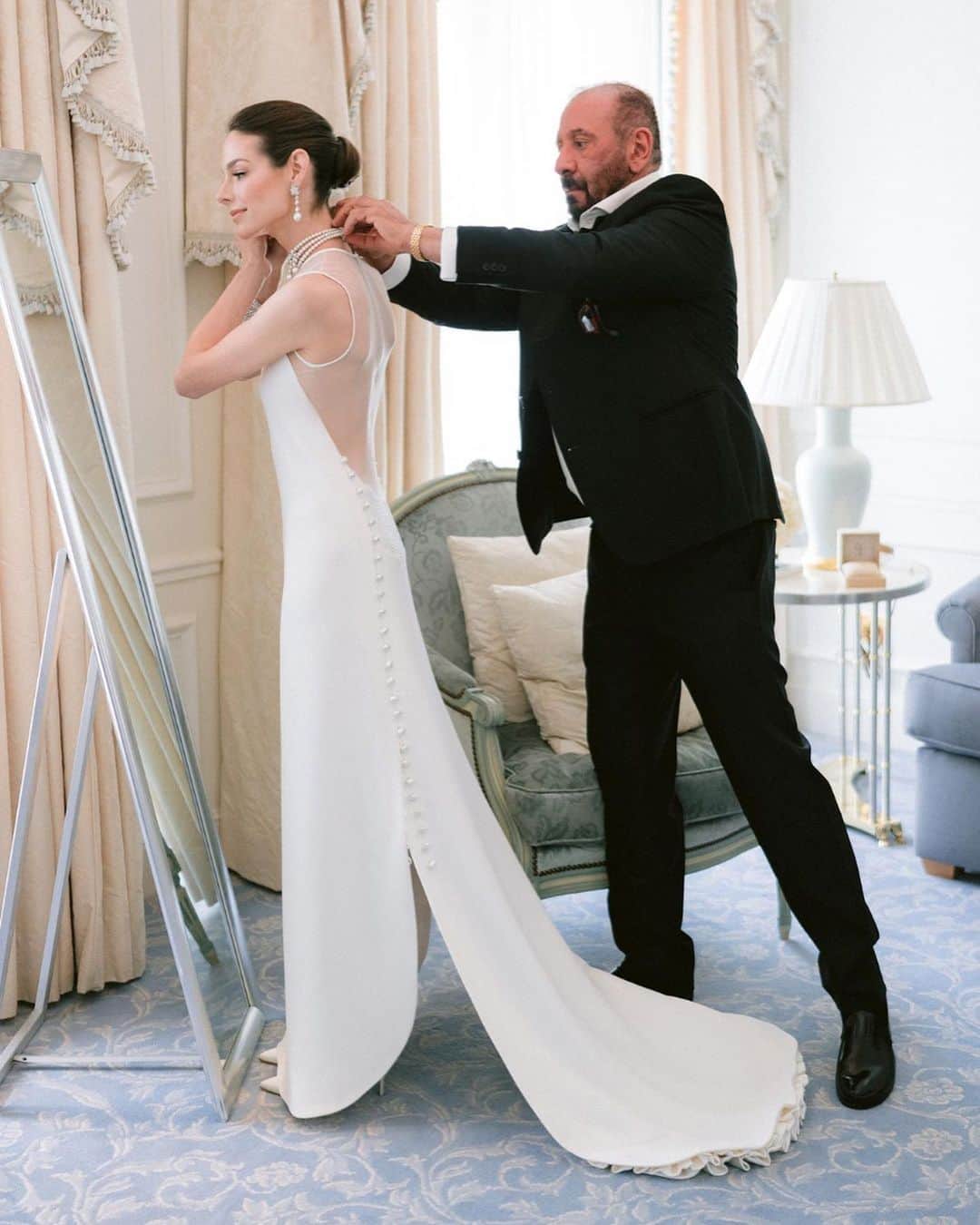 アリッサンドラ・アロノウのインスタグラム：「@ralphrucci I love you and love all the time we spent together and the special touches you put into this dress! Thank you X a million! 📸 @josevilla thank you for capturing such special memories and making it such a joy! ❤️」