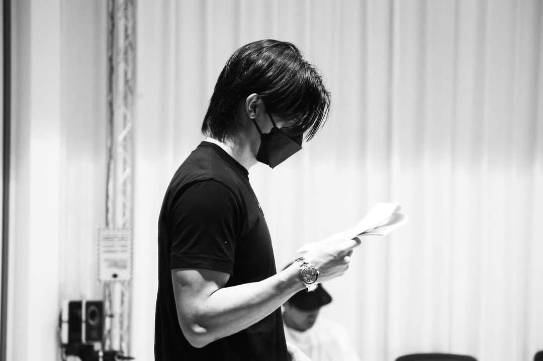 のインスタグラム：「セリフ覚えに苦戦中🔥 【ETERNAL Ⅱ 荒野に燃ゆる正義】 . . #演技 #緊張するけど #頑張ります #皆さんのパワーが #僕のパワー #きゃー」