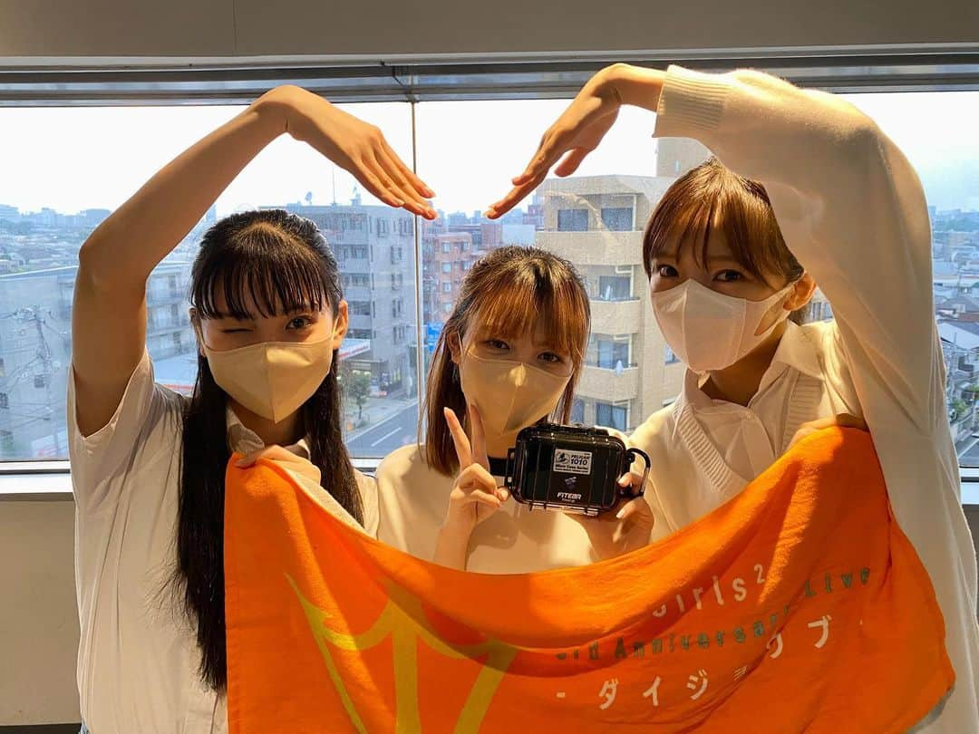 Girls²さんのインスタグラム写真 - (Girls²Instagram)「♡♡♡ ✨Girls² 3rd Anniversary Live-ダイジョウブ-✨ まで、、あと4日🎤💞 ⁡ ライブリハーサル後のメンバーをお届け📸 ⁡ 昨日は本番をイメージしたリハーサルでした😉🎤 早くファンの皆様の前でパフォーマンスをお見せ出来るのが楽しみです✨ ご来場いただける方も配信でご覧いただける方も是非25日を楽しみに待っていてください❗️ ⁡ 追加席チケット& Huluストアにて配信チケットも発売中です🎟 ⁡ #Girls2 #ガールズガールズ #CmonNeoZipang #JugaJugaJungle #3rdAnniversaryLive #ダイジョウブ #アリーナライブ #あと4日 #小田柚葉 #隅谷百花 #鶴屋美咲 #小川桜花 #増田來亜 #菱田未渚美  #山口綺羅 #原田都愛 #石井蘭」6月21日 19時22分 - girls2_official