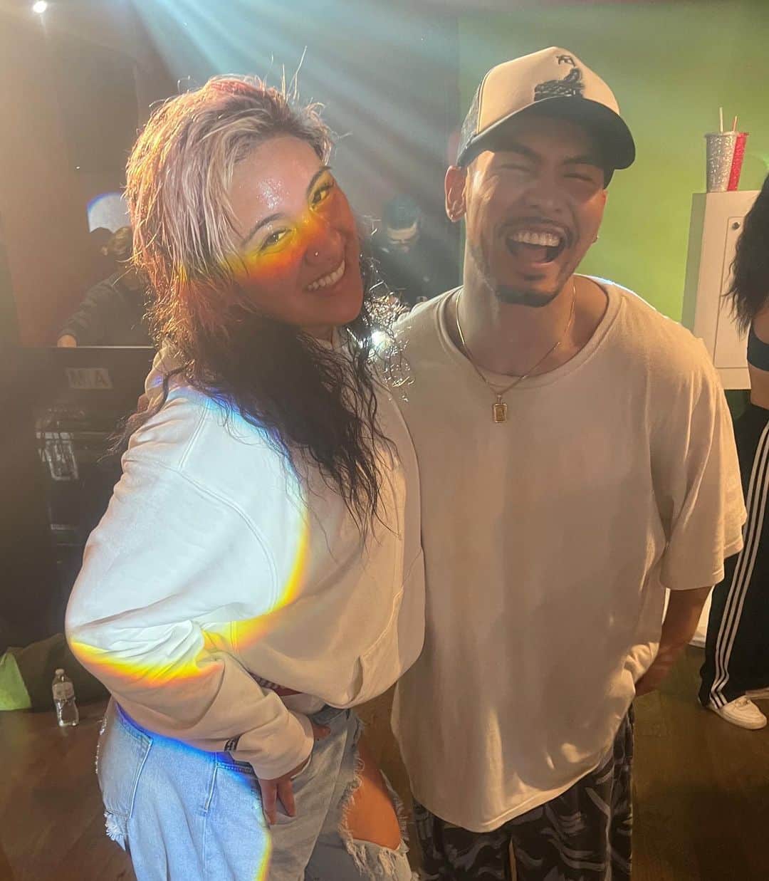 ARU【アル】のインスタグラム：「@sienna.lalau  The world changed seriously with the WS of the dancer I longed for ＜初めて @sienna.lalau のWSを受けて本気でくらい過ぎて映像撮り始まって流石に後ろに下がって歩いてたら、"どこ行くの！君だよ君！こっちきて踊って！" って唯一のメンズピックの映像取りにしかもセンターで呼ばれた瞬間、本気で世界変わった！　間違いなく自分の中で色んな事が変わった瞬間だった！　LAで1番気持ちが熱くなった時間だった＞  初心に戻って、嬉しかった素直な思いを子供みたいだけど投稿してみた😄」