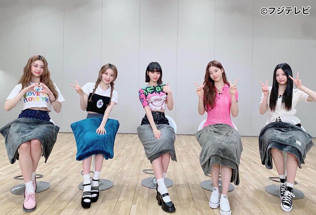 h3artbrak3rsのインスタグラム：「… #SAKURA #미야와키사쿠라 #사쿠라  #宮脇咲良 #咲良   #HONGEUNCHAE #EUNCHAE #홍은채  #KIMCHAEWON #CHAEWON #김채원  #KAZUHA #나카무라카즈하 #카즈하 #中村一葉 #一葉  #HUHYUNJIN #YUNJIN #허윤진  #LE_SSERAFIM #르세라핌  #めざましテレビ」