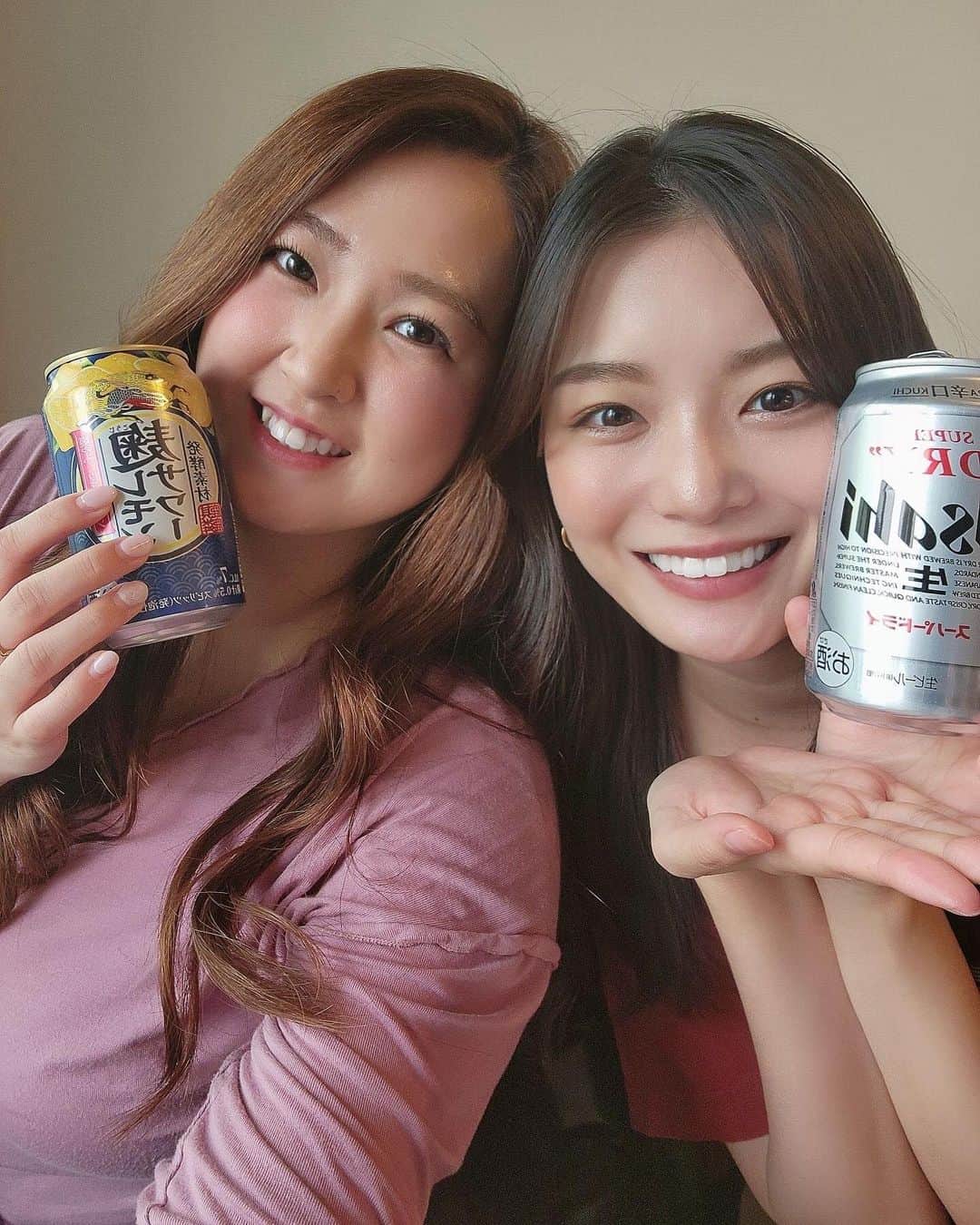 のインスタグラム：「うさまりあさんとのコラボYouTube後編は…ガッツリ恋愛トークです💘うささんの恋愛観をたくさんお聞きしました〜！🫶面白すぎて終始爆笑でした！ 初対面と思えないくらい色んなお話出来て楽しかった♡ リアルアラサー恋愛トーク、是非ご覧ください🫣💗 ストーリーズにYouTubeリンク貼ってます！ #恋愛#恋バナ#アラサー#女子会 #ピザパーティー#飲み会#宅飲み」