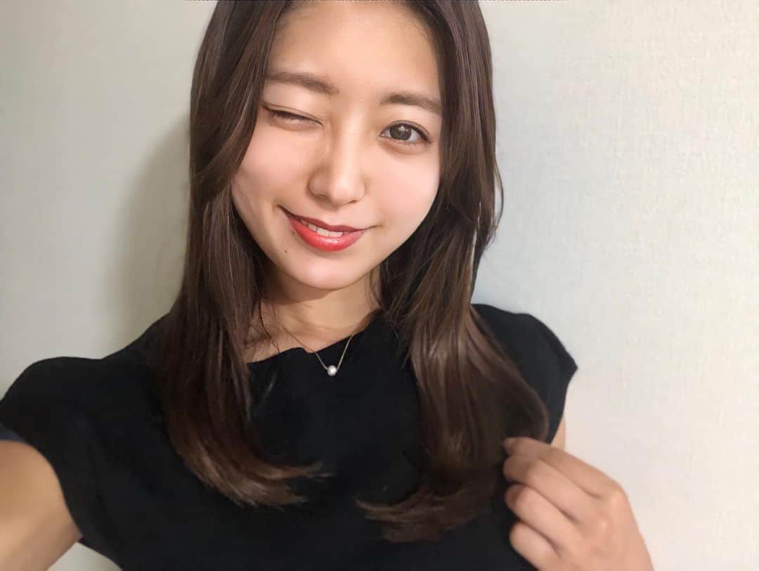 のインスタグラム：「💇‍♀️ . 梅雨を前に！ くせっ毛の私は 髪質改善トリートメントしてきました✨ . このツヤツヤさ、わかります🥺？ すぐ傷んでパサパサになっちゃうのに きれーいにそれがなくなりました👏 @torch_hair_and_headspa  いつもありがとうございます💕」