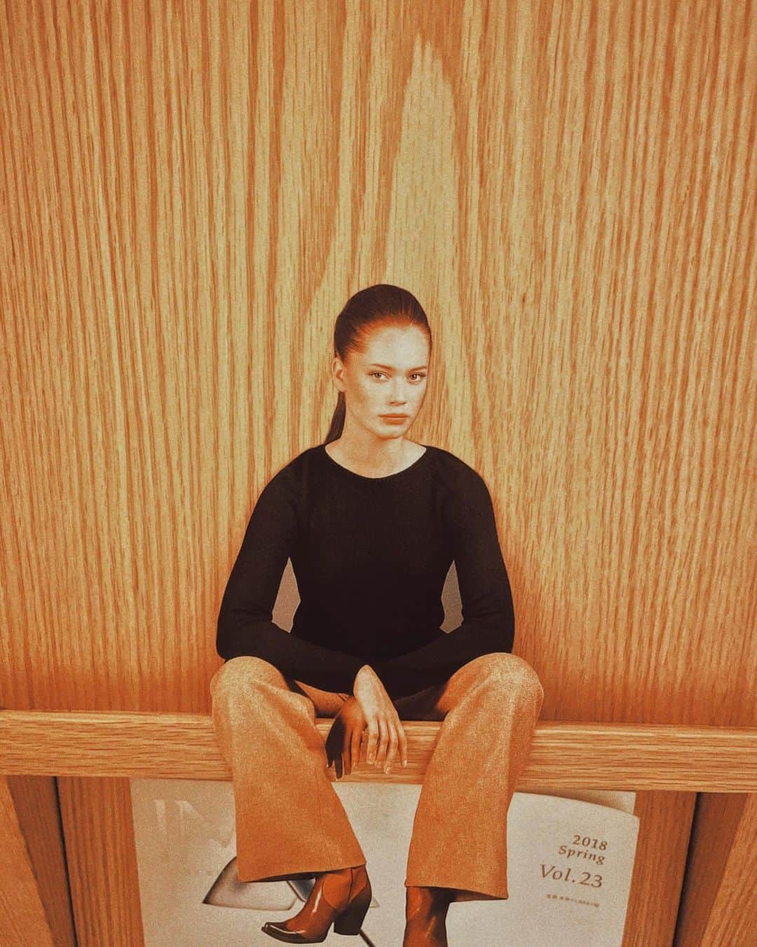 宇野悠人さんのインスタグラム写真 - (宇野悠人Instagram)「The woman could go outside. 脱出成功  #コラージュアート#コラージュ #collage #collageart #collageartist #collageartists #collageartistonInstagram #collageartistsonInstagram #フォトグラファー #フォトグラファーと繋がりたい #ポートレート #本棚 #本棚のある暮らし #photography #photographer」6月21日 20時31分 - unish_tokyo