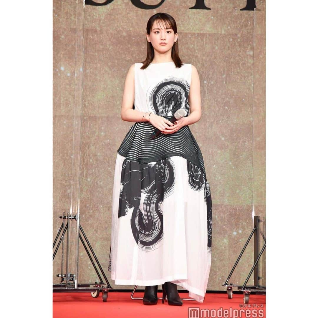 綾瀬はるかファンさんのインスタグラム写真 - (綾瀬はるかファンInstagram)「. 木村拓哉と綾瀬はるかが21日、都内で行われた映画「THE LEGEND　＆　BUTTERFLY」（大友啓史監督、来年1月27日公開）企画発表会見に出席した。  東映70周年記念作品で、脚本は古沢良太氏。タイトルの「LEGEND」は主演の木村が演じる織田信長、「BUTTERFLY」は綾瀬が演じる正室の濃姫を指す。 . . #綾瀬はるか #ayaseharuka #harukaayase  #映画 #THELEGENDandBUTTERFLY」6月21日 20時47分 - ayaseharuka_fan