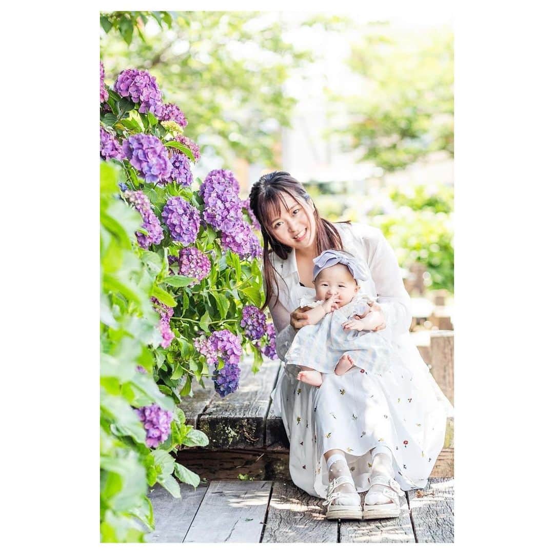 武田るいのインスタグラム：「☺︎☺︎☺︎ 💠💠💠 @yukinkophotogram  #family #4ヶ月ベビー #親子コーデ #code #fasion #ootd #赤ちゃんのいる生活 #👶🏻 #紫陽花 #photography #japanesegirl」