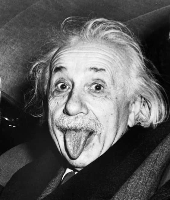 アルベルト・アインシュタインのインスタグラム：「Einstein didn’t like going to the barber because it took too much time away from his studies. So his wife, Elsa, who happened to be farsighted, cut his hair. “She was, so to speak, flying blind and the haircut turned out accordingly,” recalled Herta Waldow, the Einsteins live-in maid. “There exists photos of in which Einstein’s head looks like a plucked chicken.”」