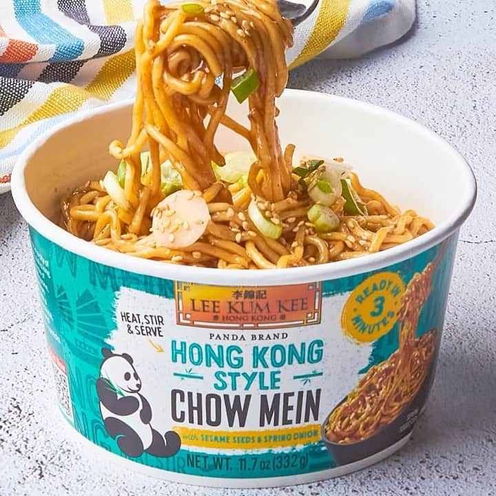 Lee Kum Kee USA（李錦記）のインスタグラム：「We get it, sometimes you just need a warm bowl of noodles! Turn to our Lee Kum Kee Panda Brand Hong Kong Style Chow Mein Noodle Bowl for the ultimate comfort food! Just heat, stir, and serve!」
