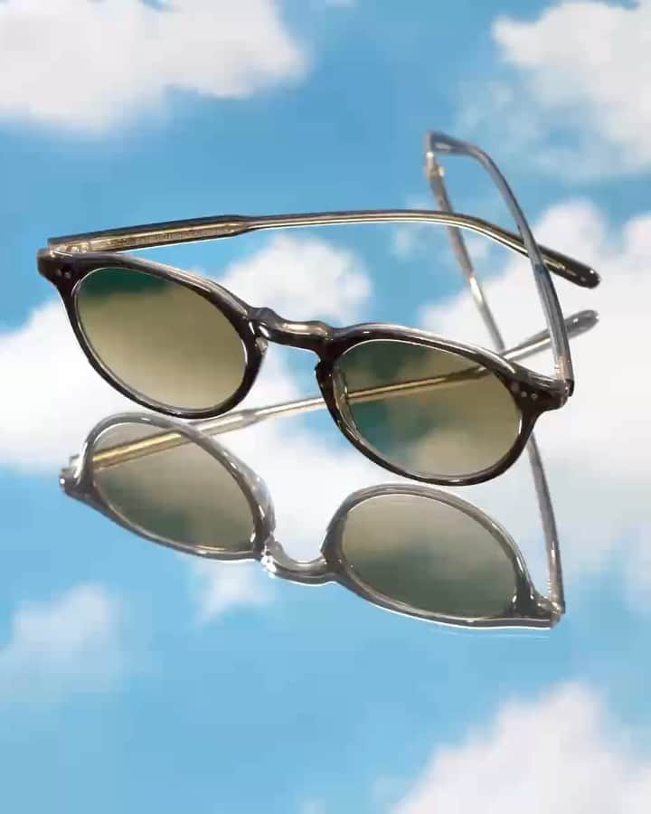 ジーエルシーオーのインスタグラム：「The Royce Sun is back in stock, just in time for warmer temps ahead.   A timeless silhouette that's equal parts angular and rounded, Royce is designed to suit everyone. Crafted in a lightweight acetate construction with mineral glass lenses for superior clarity, this fan-favorite style is perfect for everyday wear.」