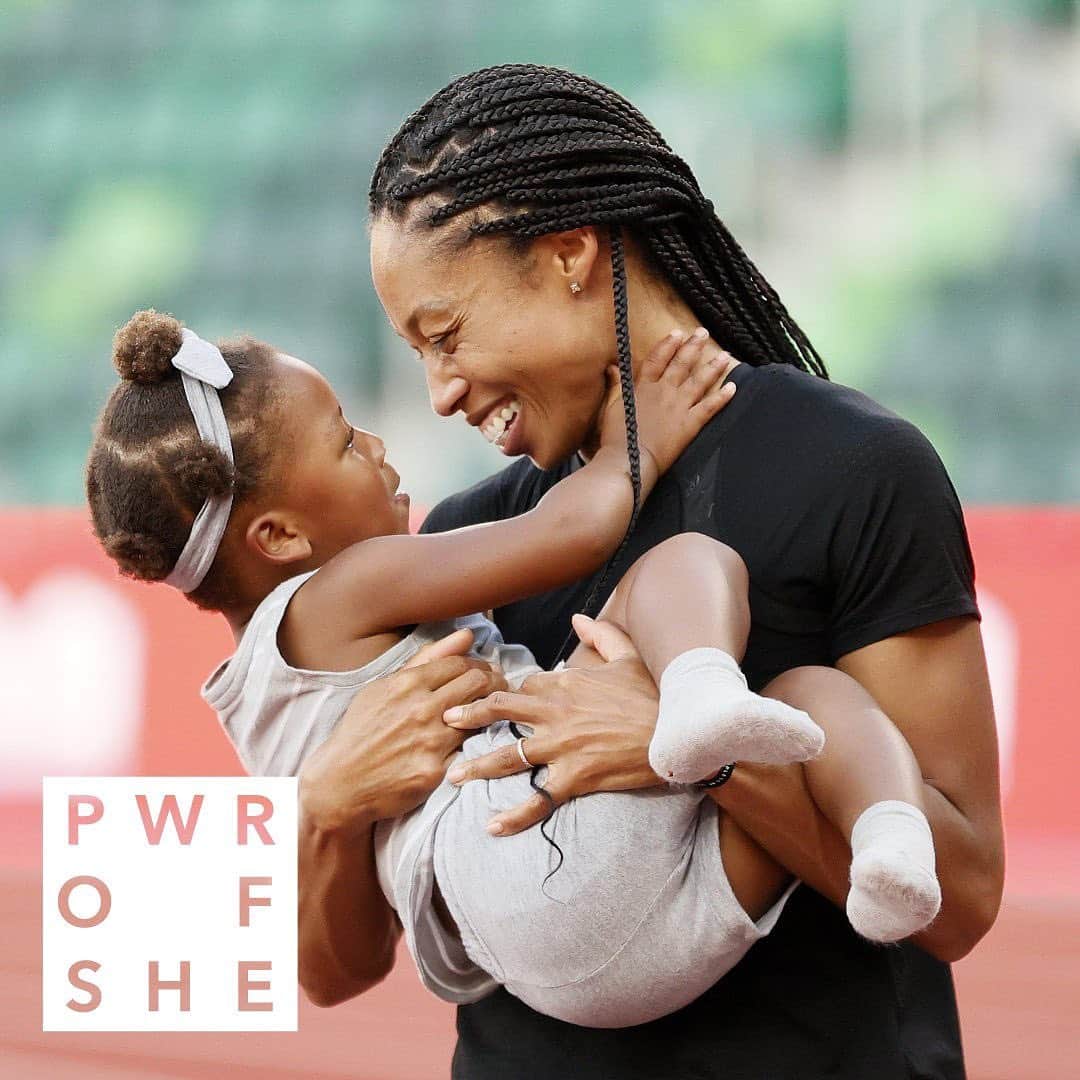 アリソン・フェリックスのインスタグラム：「Today, we're proud to announce that Athleta and world-renowned athlete, advocate, and mother, Allyson Felix will pioneer the next chapter of advocating for mothers by providing free, accessible child care, in partnership with nonprofit @andmother_org, for athletes and coaches at select track & field events in 2022.  Together, Athleta and @AllysonFelix aim to improve wellbeing and remove barriers for mom athletes who oftentimes must choose between their career and their families, empowering them to reach their limitless potential both on and off the track.  “My final season is not about winning medals but giving back to the sport and future mom-athletes, and leaving it better for the next generation of women raising children to flourish in every aspect of their lives.”  Tap the link in our bio to learn more. #PowerOfShe」
