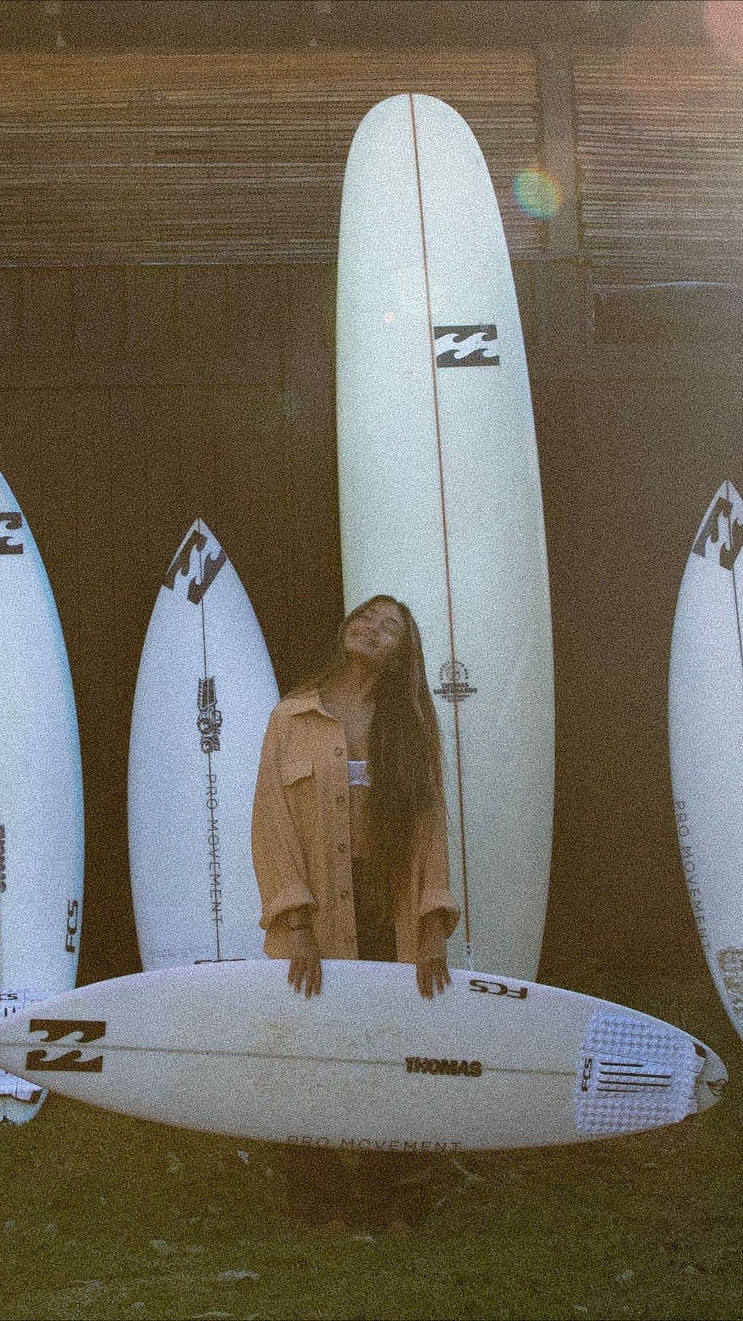 BILLABONG WOMENSのインスタグラム：「Lil ray of Sunshine ☀️ @lillianabowrey   Lil is one of those rare enigmas that can surf on a longboard just as well as she can surf on a shortboard and has been making waves ever since she could stand up. She’s the sweetheart of the team with more accolades under her belt than toes over the nose on a good day at Noosa main break.  Having just launched her Netflix debut ‘Surviving Summer’ (@survivingsummerofficial), Lil is a rising star in more ways than one. Talents all round, Lil is skilled at touch footy and just to put the cherry on top, writes her own songs and plays the ukulele.  She is our Indonesian island princess and states her favorite wave is Medewi, a sand bottom left point break in Bali, not dis-similar to Noosa - just going in the preferable direction for a goofy footer.  📷 @alexvkmedia」