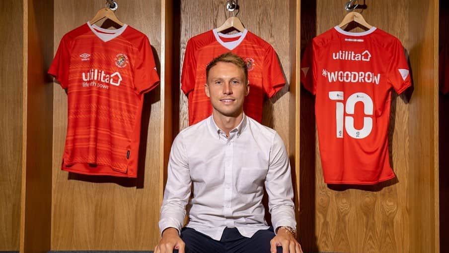 コーリー・ウッドローさんのインスタグラム写真 - (コーリー・ウッドローInstagram)「Absolutely delighted to be back where it all started for me! Looking forward to the years ahead! 🟠 @ltfc_official」6月22日 1時30分 - cauleywoodrow